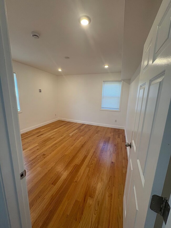 Building Photo - LYNN/BOSTON NO BROKER FEES! BRAND NEW FULLY RENOVATED ONE BEDROOM UNIT IN TOP COMMUTER LOCATION!