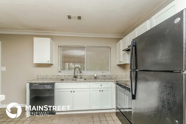 Building Photo - 8155 Tudor Dr