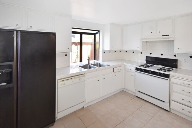 Building Photo - Great neighborhood home in a cul-de-sac!