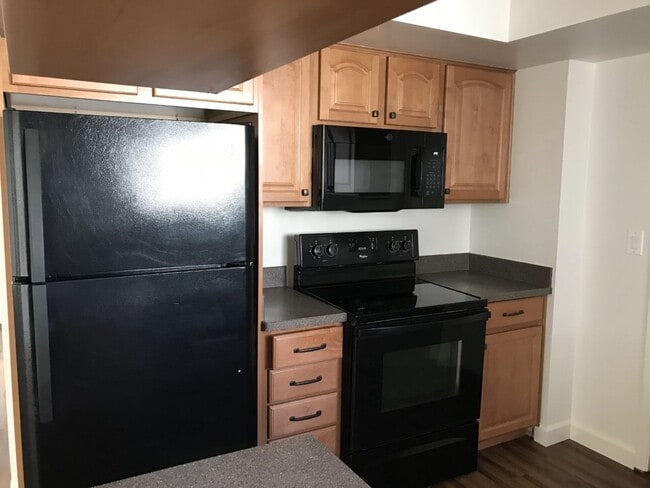 Building Photo - NEW LOWER PRICE!  Call for a showing. (928) 453-2606