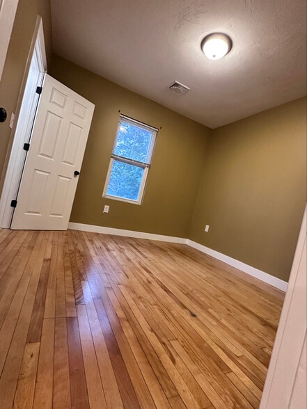 Building Photo - 20 Villa Rd