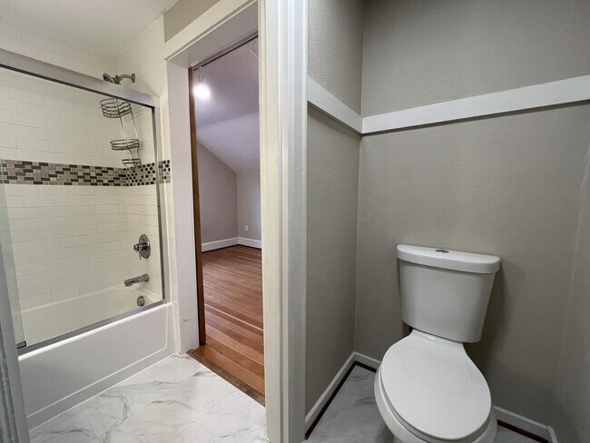 Building Photo - Charming 4-Bedroom Portland Home with Spac...