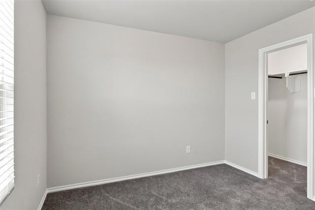 Building Photo - 944 Ravenwood Ln