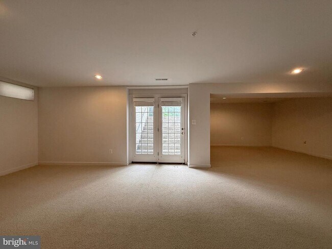 Building Photo - 4415 Medallion Dr