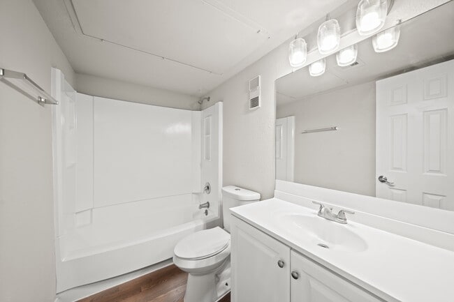 Building Photo - 12905 Woodforest Blvd