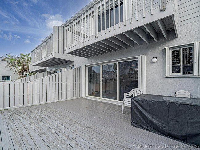 Building Photo - 4949 N Hwy A1A