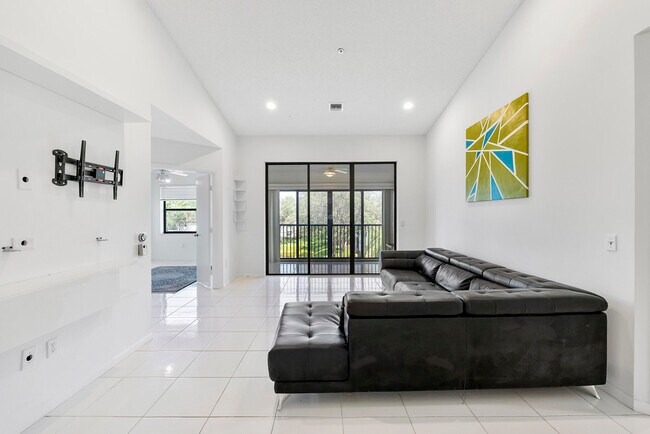 Building Photo - 5153 Floria Dr