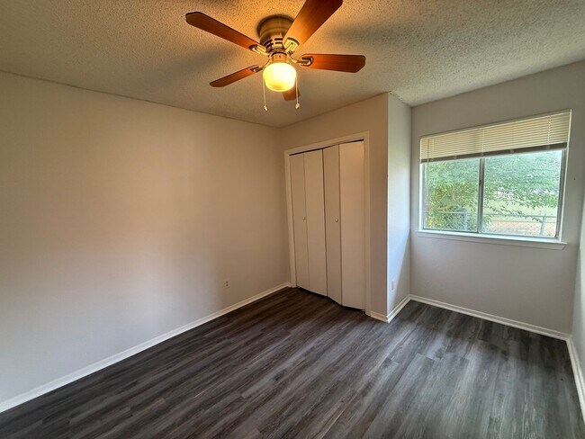 Building Photo - 512 Willowbend Cove