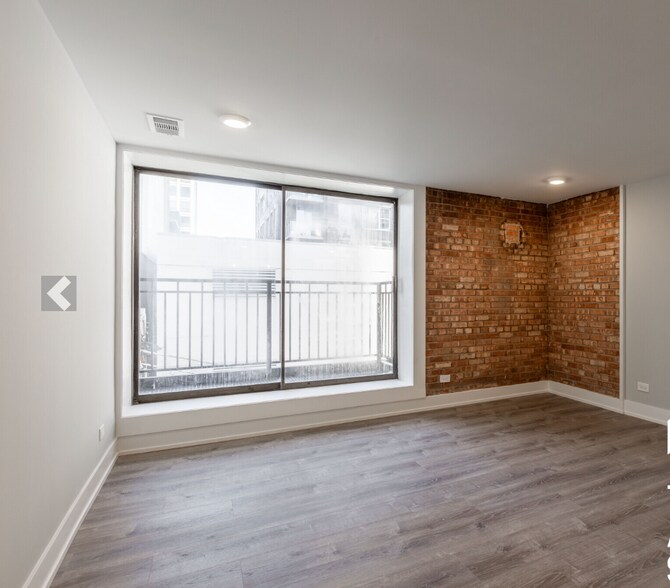 Building Photo - 1214 N La Salle Dr