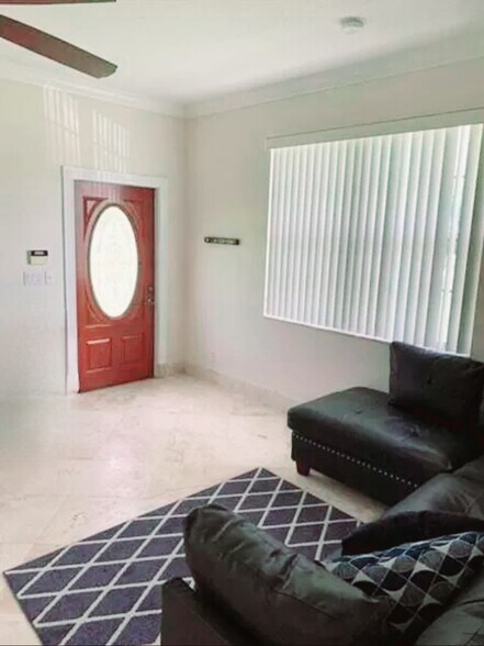Open living & dining area - 15286 74th St N