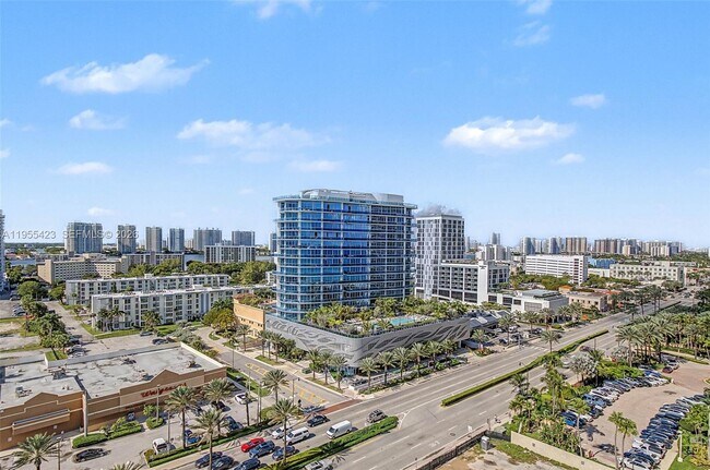 Building Photo - 17475 Collins Ave