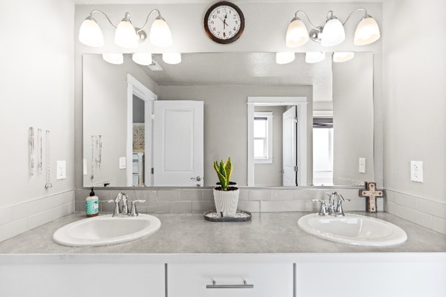 Building Photo - 10565 W Daylily Ave