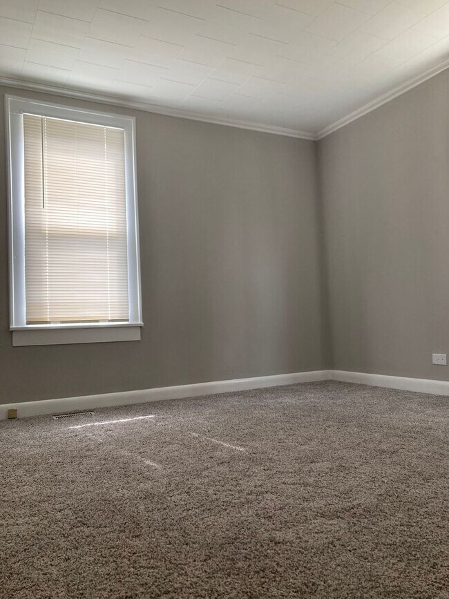 Building Photo - Super cute, newly renovated 3 bed, 1 bath ...