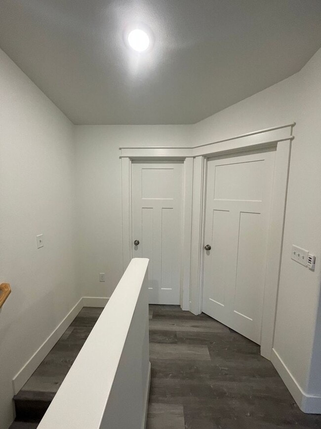 Building Photo - 2847 E Lakeview Rd