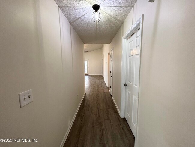 Building Photo - 1613 Teaberry Dr