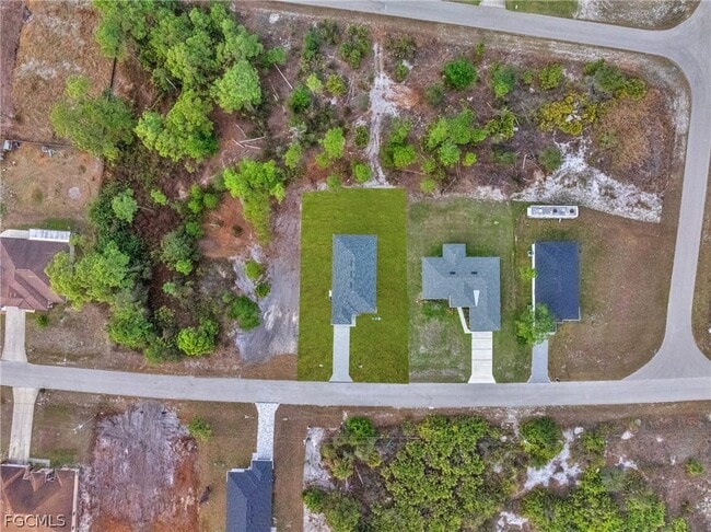 Building Photo - 725 Lamar St E