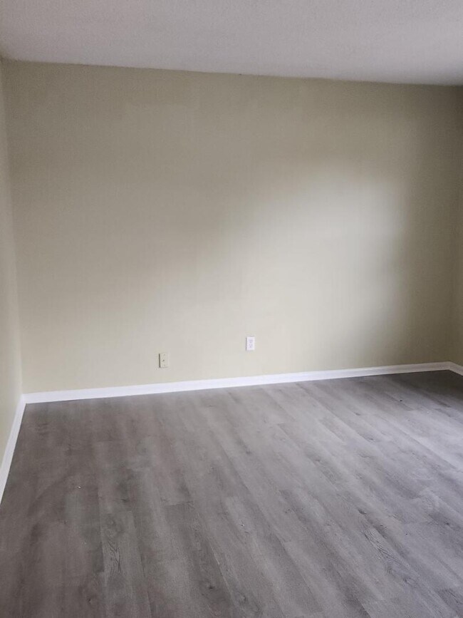 Building Photo - 128 Cherryview Ln
