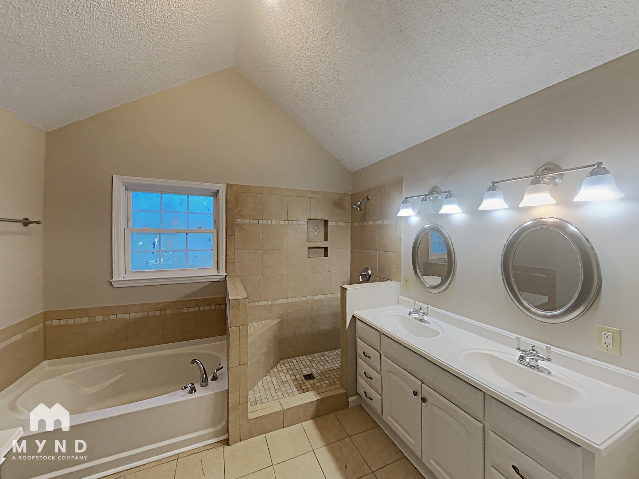 Building Photo - 4521 Aviemore Crescent