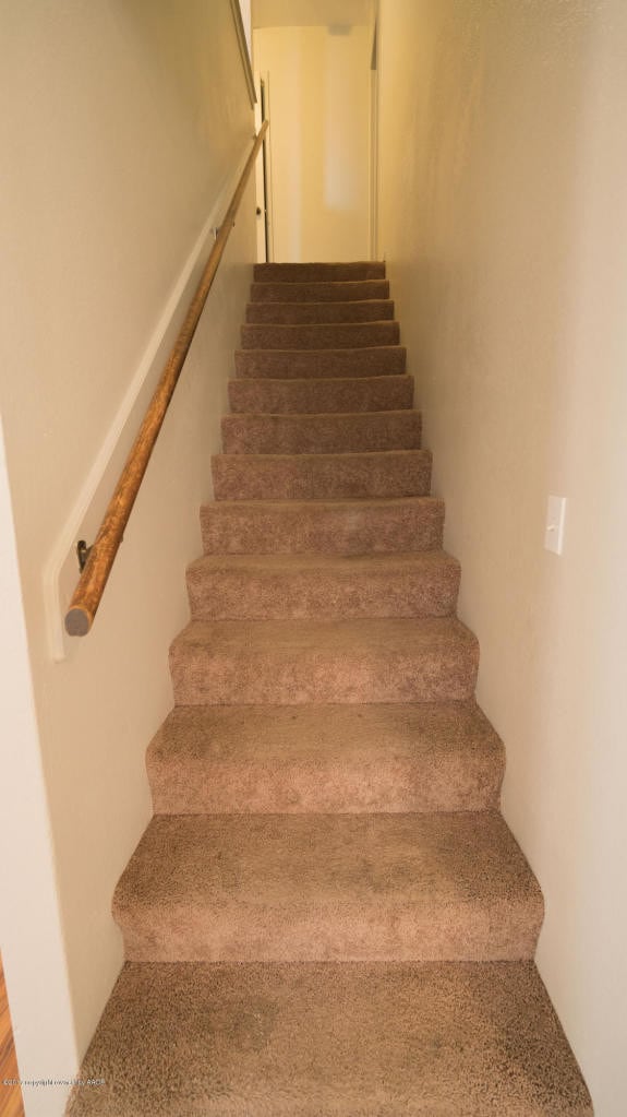 stairway to rooms - 2003 Hardy St