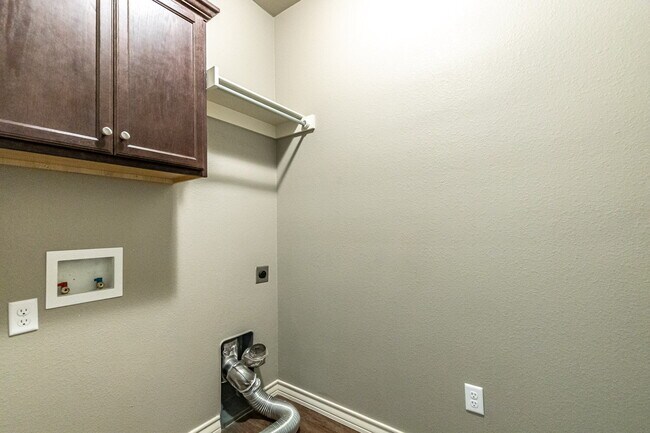 Building Photo - Outstanding 4 Bedroom Home in North Pointe!