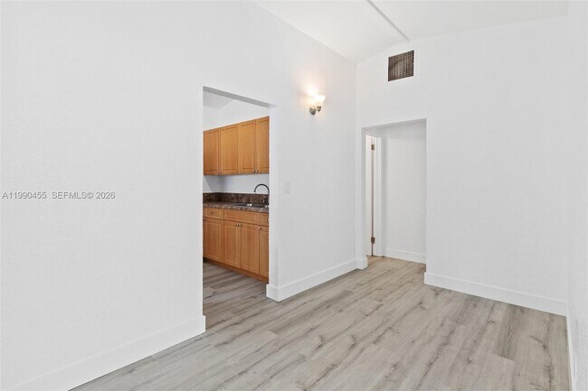 Building Photo - 1557 NW 15th Ave