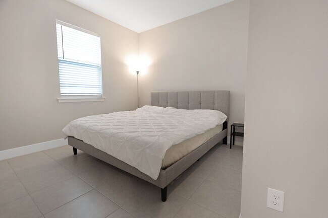 Building Photo - 4 Bed 3 Bath Gem In The Sunstone Community In Wellen Park!!!
