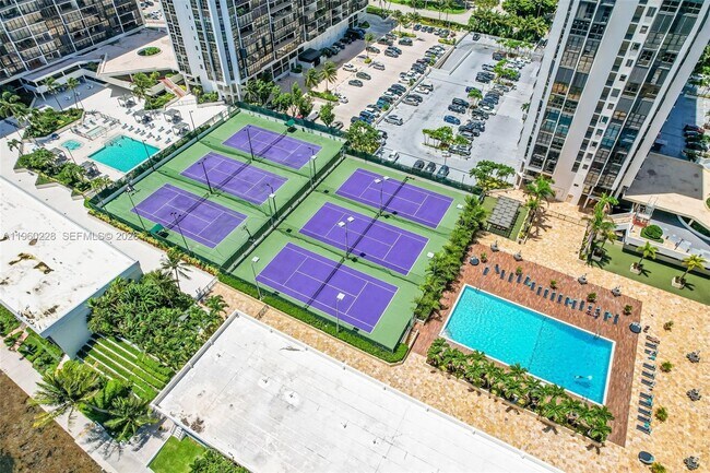 Building Photo - 1901 Brickell Ave