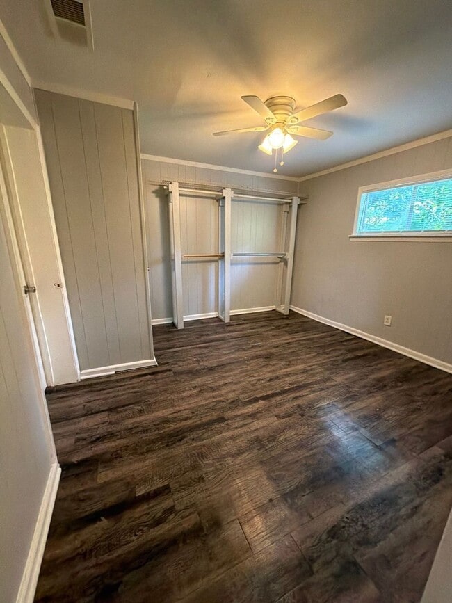 Building Photo - Very Nice Newly Renovated Home in Glenview