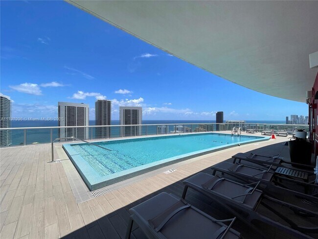 Building Photo - 2600 E Hallandale Beach Blvd