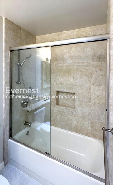 Building Photo - 736 Durshire Way