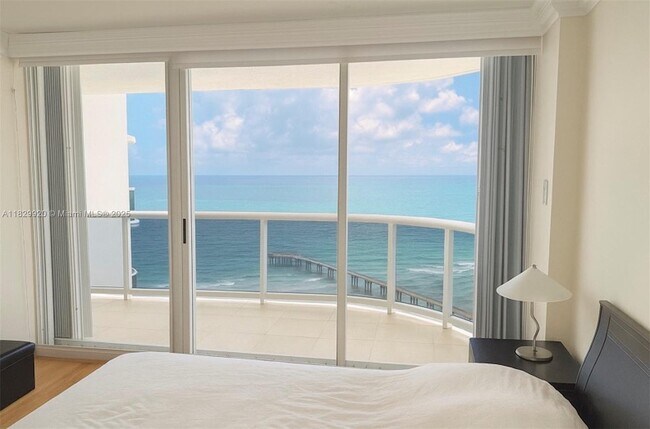Building Photo - 16711 Collins Ave