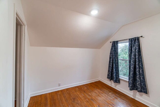 Building Photo - Updated 3-Bedroom Townhouse-Style Duplex with Modern Kitchen & Bath – Pets Welcome!