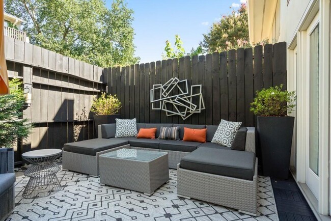 Building Photo - 3 Gilbert Trail NE