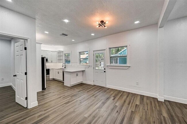 Building Photo - 1622 Ballard Park Dr