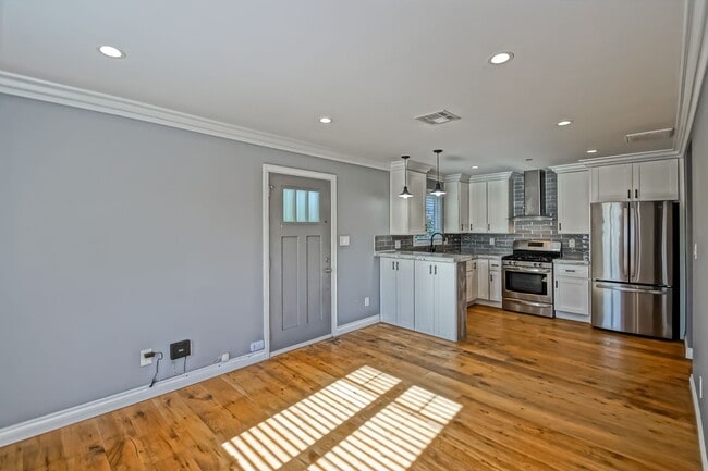 Building Photo - 202 Whiting St