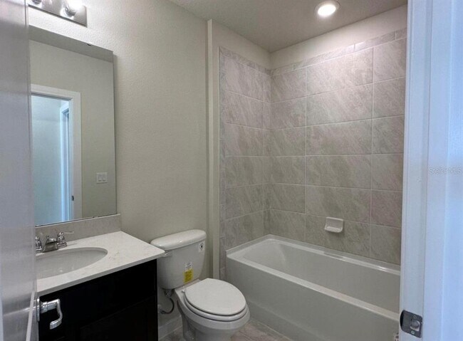 Building Photo - 5322 Royal Point Ave