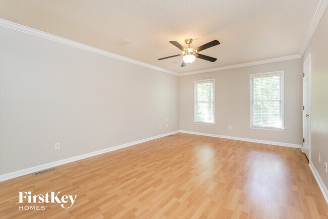 Building Photo - 790 Somerset Dr