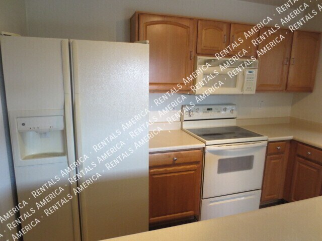 Building Photo - 752 E Rose Marie Ln
