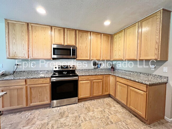 Building Photo - 12832 Mayfair Way
