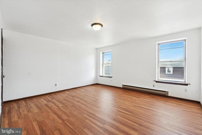 Building Photo - 632 E Girard Ave