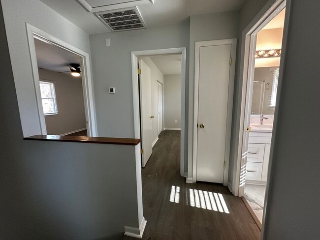 Building Photo - Weaverville Rental