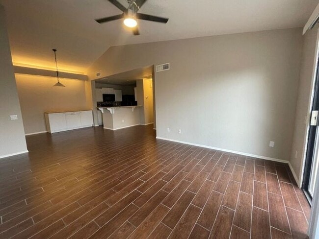 Building Photo - 2035 S Elm St