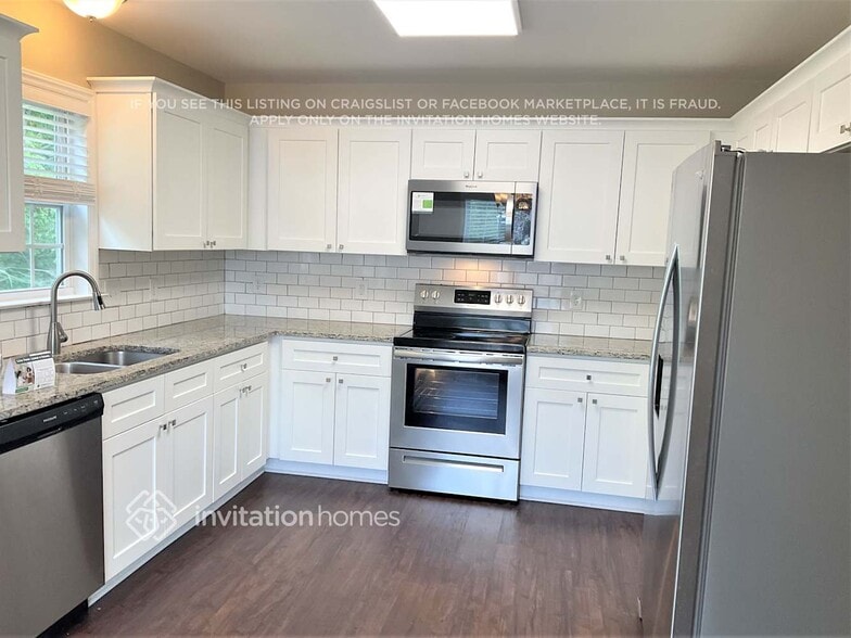 Building Photo - 2741 Bridgeport Dr