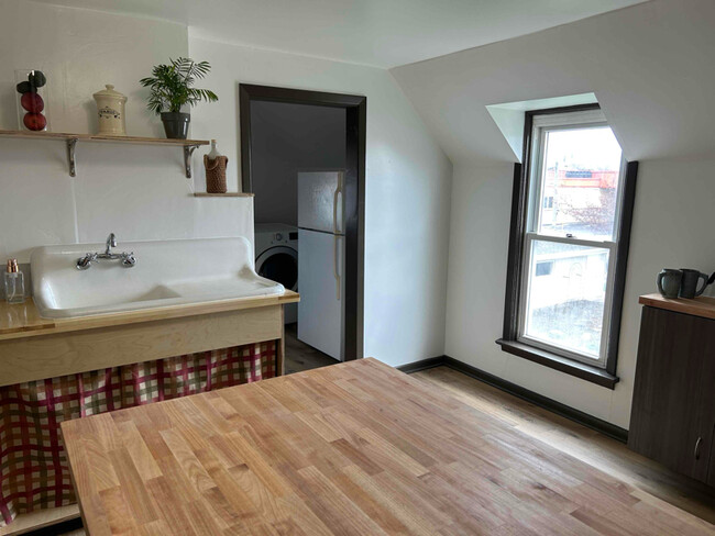 Building Photo - 1416 Elm Ave