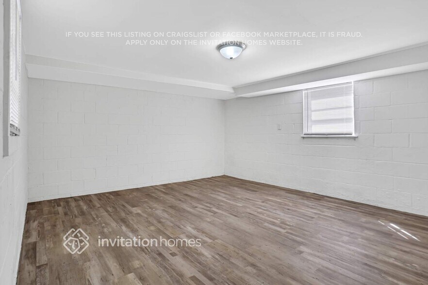 Building Photo - 981 Moreland Dr SE