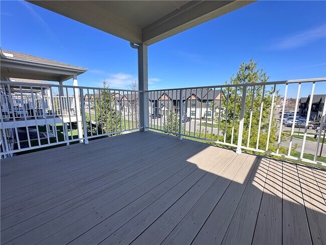 Building Photo - 16 Old Pond Rd