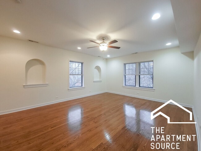 Building Photo - 1829 W Leland Ave