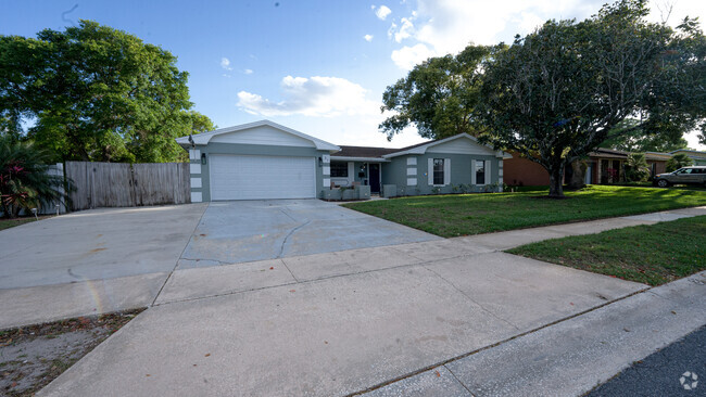 Building Photo - 37 Carriage Hill Cir