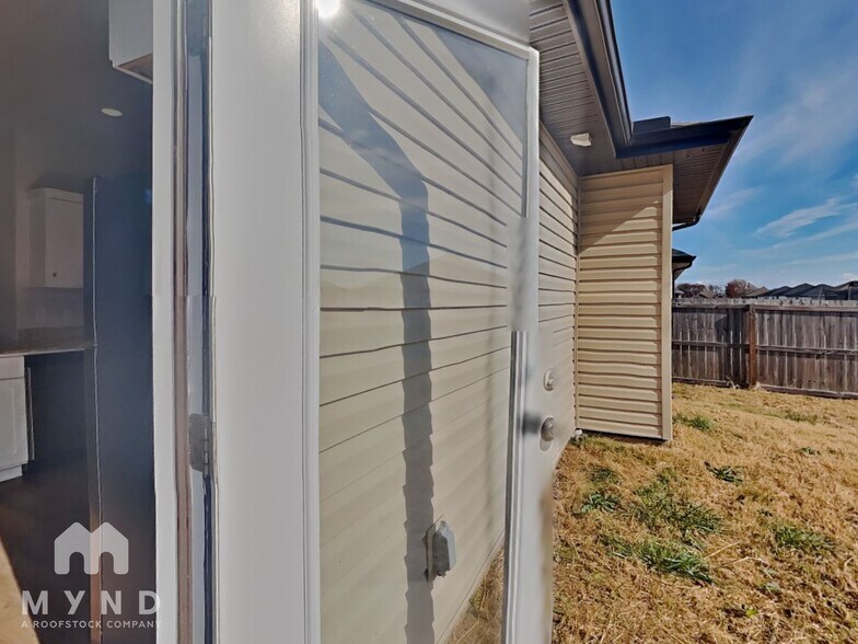 Building Photo - 421 Citation St