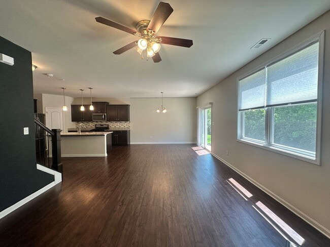 Building Photo - Spacious 4-Bedroom Home – Available Now!